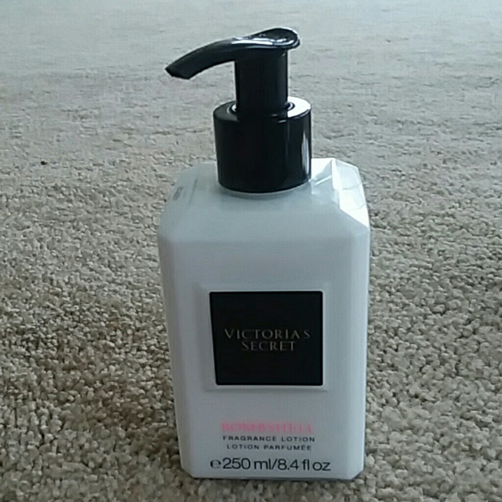 New Victoria secret bombshell fragrance lotion 8.4